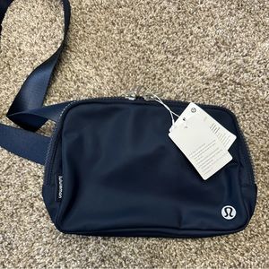 Lululemon Everywhere Belt Bag Large 2L True Navy